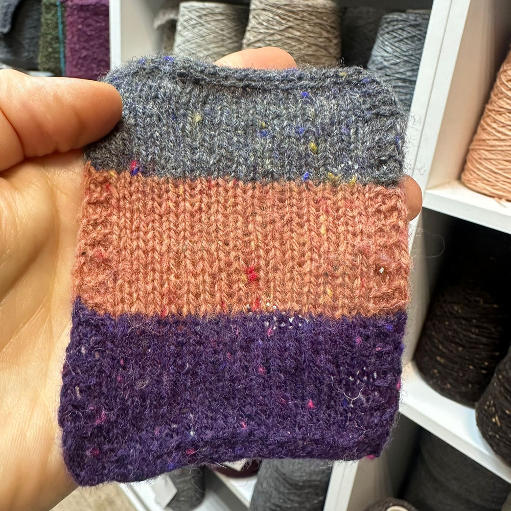 ISLEY - New Mill; 100% меринос; 750м/100гр; col. 130525, цвет: оранжево-коричневый с цветными вкраплениями