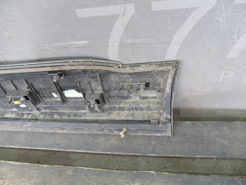 Накладка задней правой двери Audi Q7 (4M)  Б/У Оригинал 4m0853970