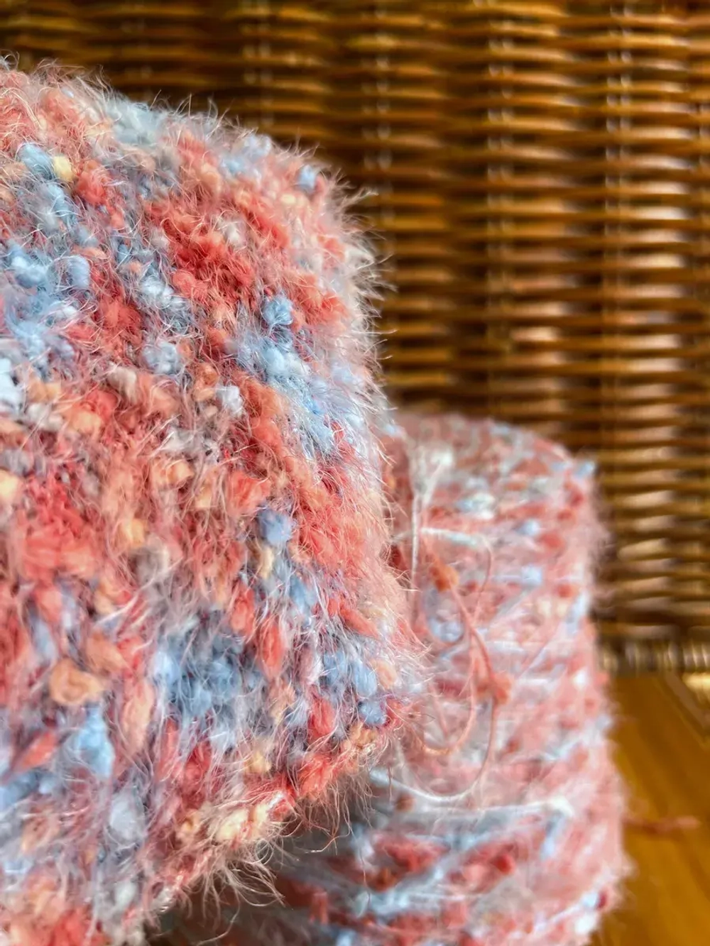 Пряжа  декоративная с ворсом и шишибриками