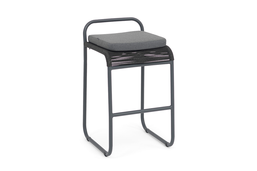 "Ането" стул барный плетеный из роупа, каркас алюминий темно-серый (RAL7024) муар, роуп темно-серый круглый, ткань темно-серая 027