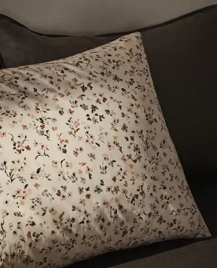 ZARA HOME НАВОЛОЧКА С ЦВЕТОЧНЫМ ПРИНТОМ, ЭКРЮ