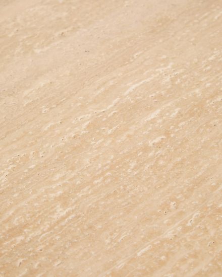 Приставной столик Pirita из бежевого травертина с ножками из дуба натурального цвета, 71 x 70 см