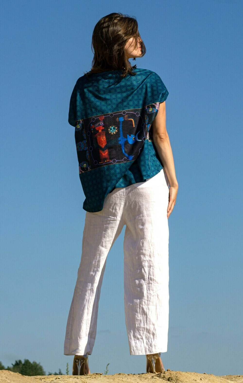 Футболка "Путешествие Жаклин", по мотивам живописи Виктора Браунера, картина "Большое путешествие Жаклин"