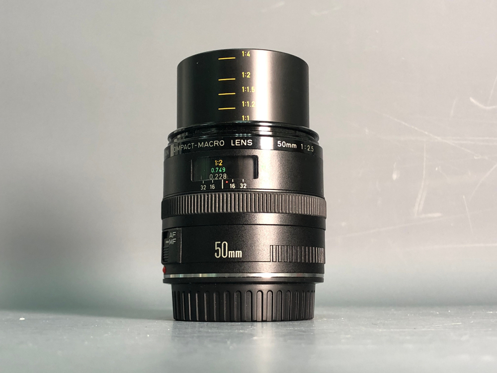 Canon EF 50mm 2.5 Compact Macro