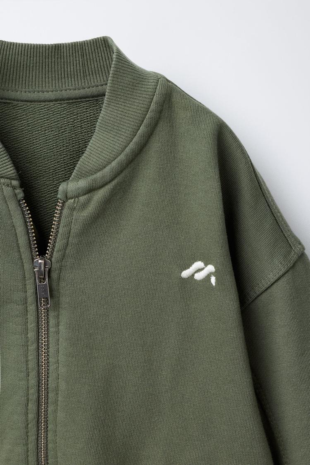 ZARA ФЛИСОВЫЙ БОМБЕР С ЛОГОТИПОМ, ХАКИ