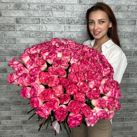 Букет 101 пионовидной розовой розы