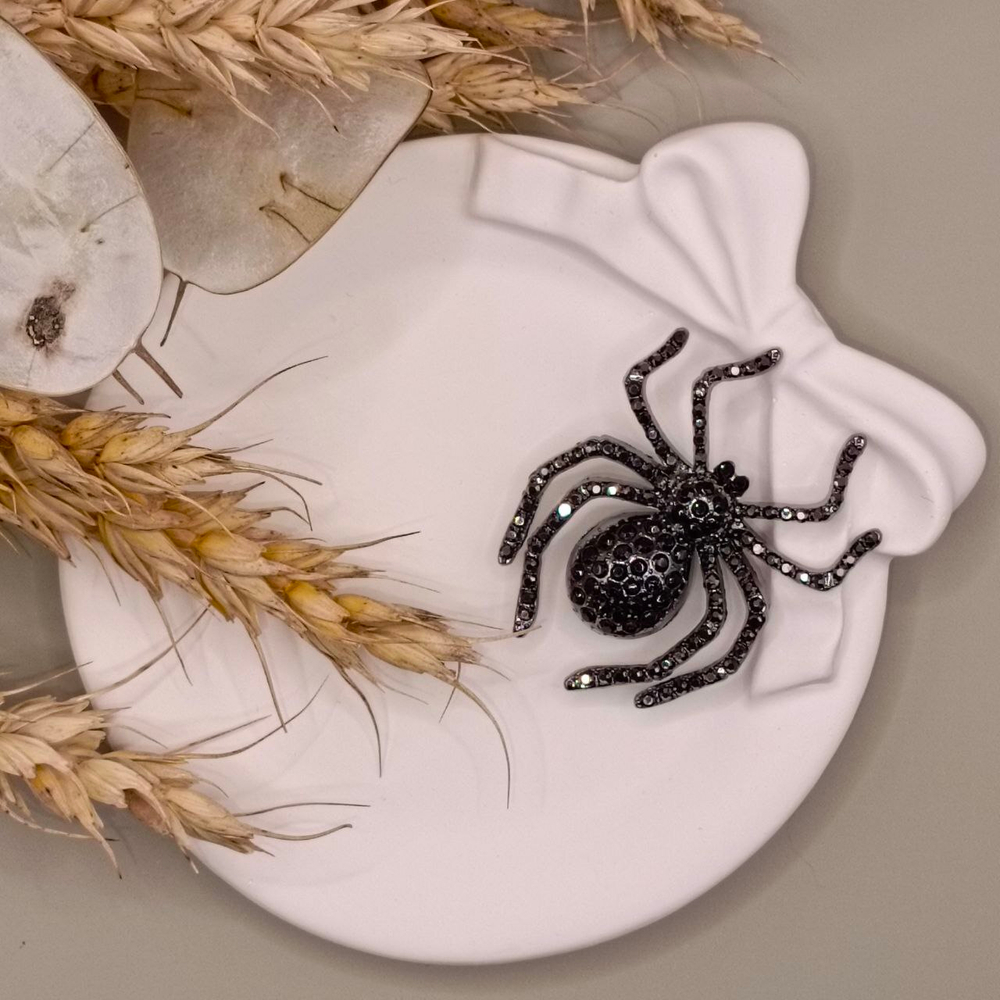 Брош"Паучёк" со стразами.