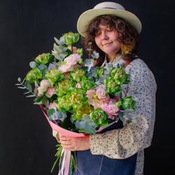 25. Эффектный тропический букет в современном стиле