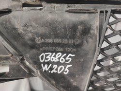 Решетка переднего бампера MB C-Class (W205) 18-23 Б/У Оригинал A2058852501