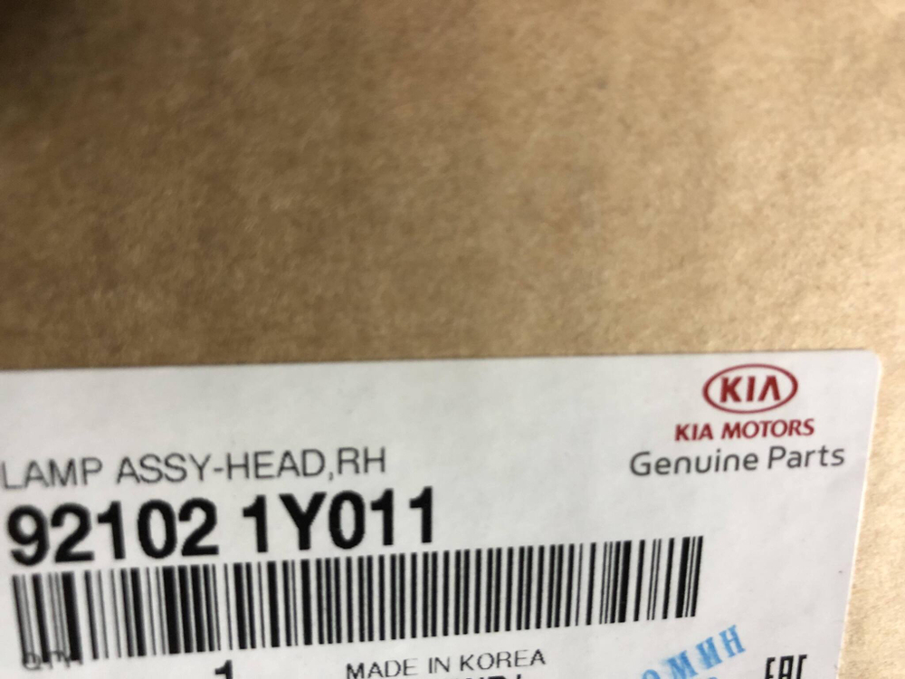 Фара правая Kia Picanto 2 (TA) 11-17 Новая Оригинал 921021Y011