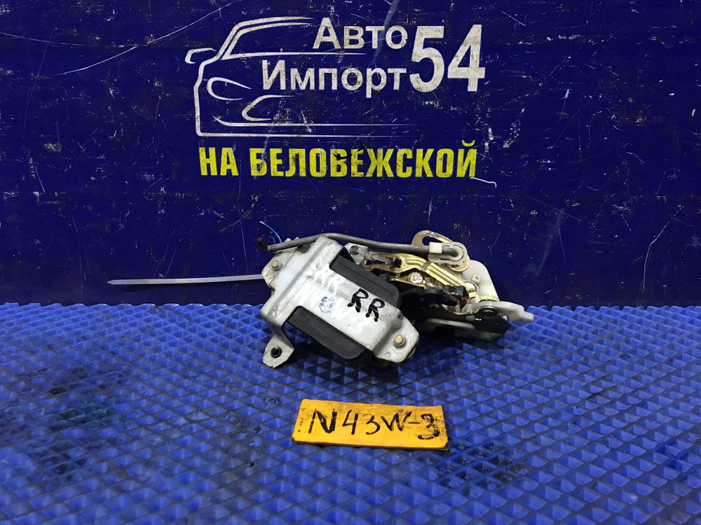 Замок двери задней правой MITSUBISHI CHARIOT 1994