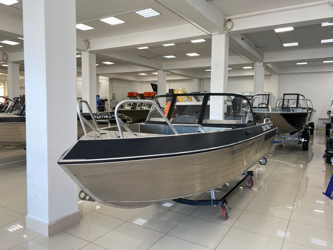 Моторная лодка, Тактика 460, серый (ral7004)