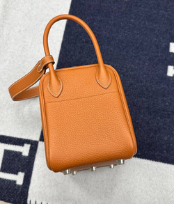 Сумка Hermes Lindy Gold Palladium Hardware
