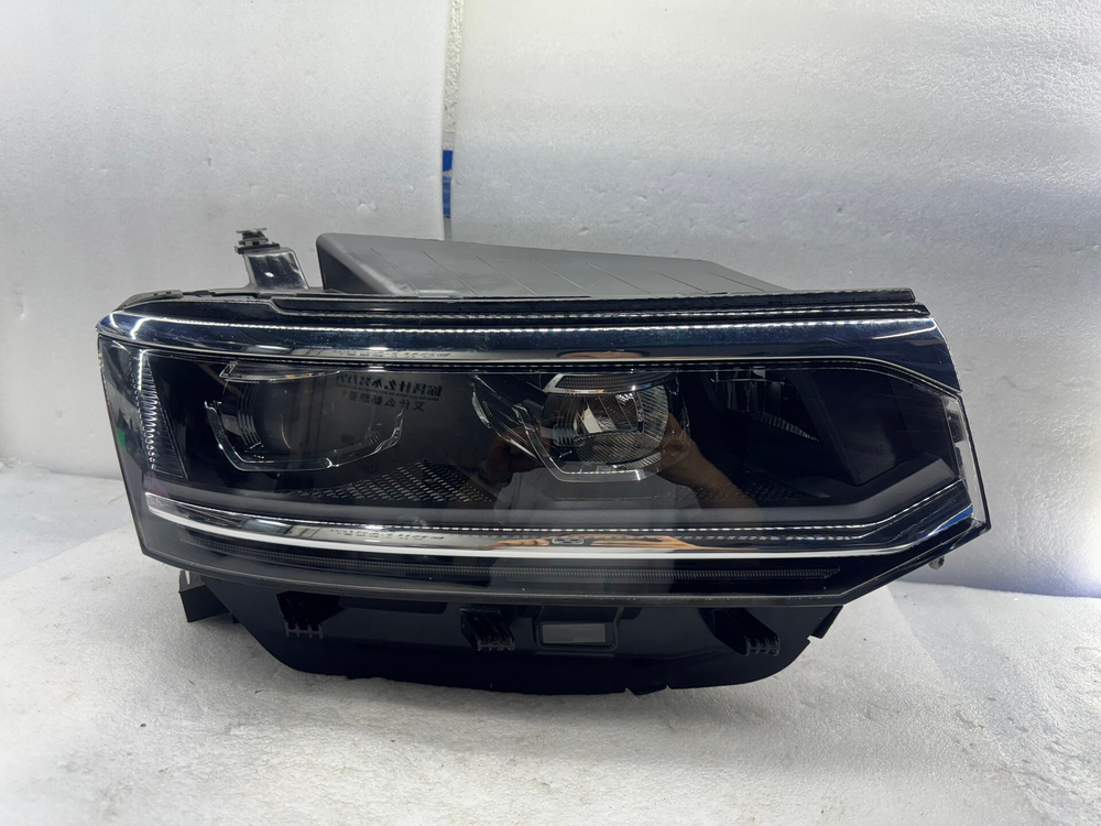 Оригинальная фара Volkswagen Teramont X