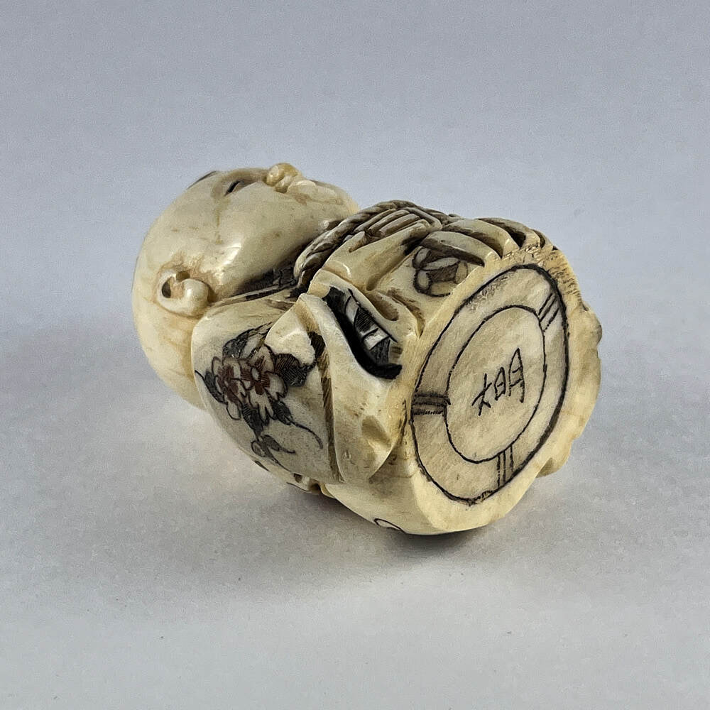 Статуэтка нэцкэ Ребенок Карако в японском кимоно