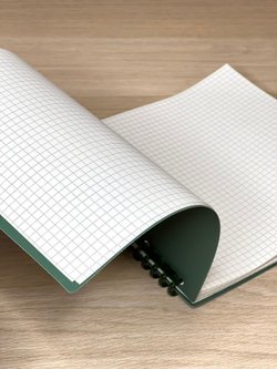 Блокнот квадратный в клетку 60л 195х210 мм т.зеленый (8808-017)