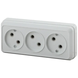 Розетка Intro Quadro 2-205-01 без заземления трехместная 3х2P 16А-250В IP20 открытой установки белая