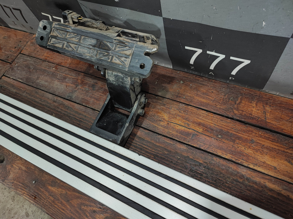 Подножка правая Tank 500 21-нв Б/У Оригинал 5150600XKV3AA