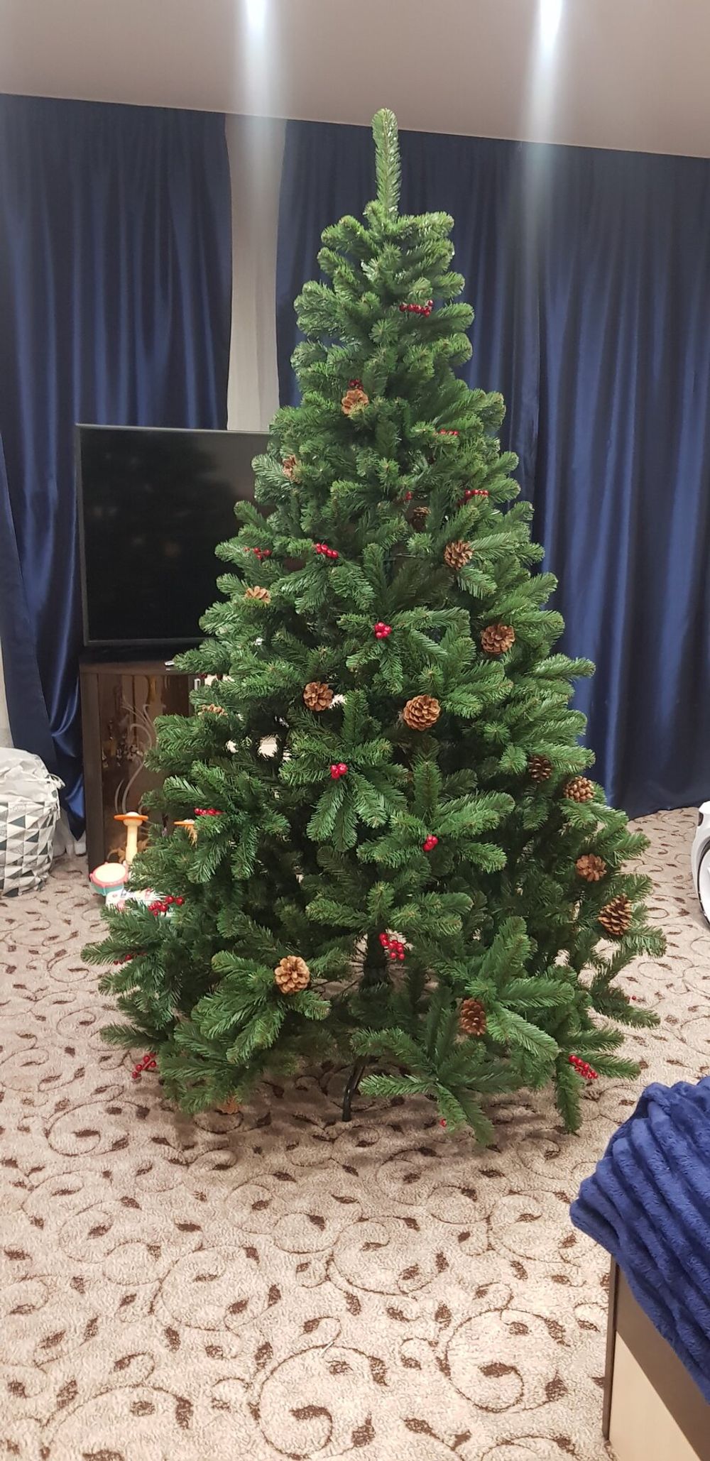 Елка с шишками и ягодами «Новогодняя сказка» (пвх) 120 см / 1.2 м