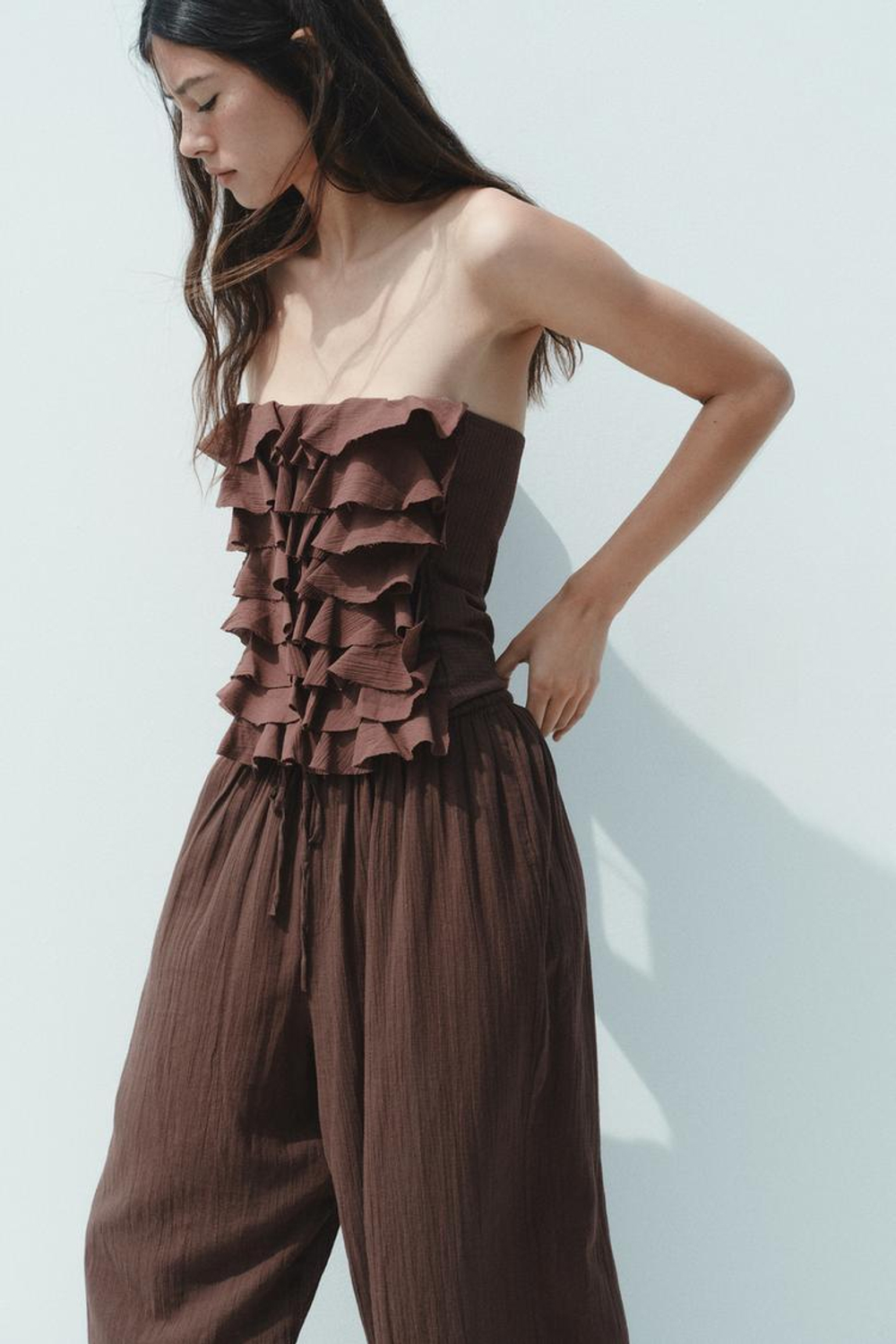 ZARA ТОП БЕЗ БРЕТЕЛЕЙ С ВОЛАНАМИ, ШОКОЛАДНЫЙ