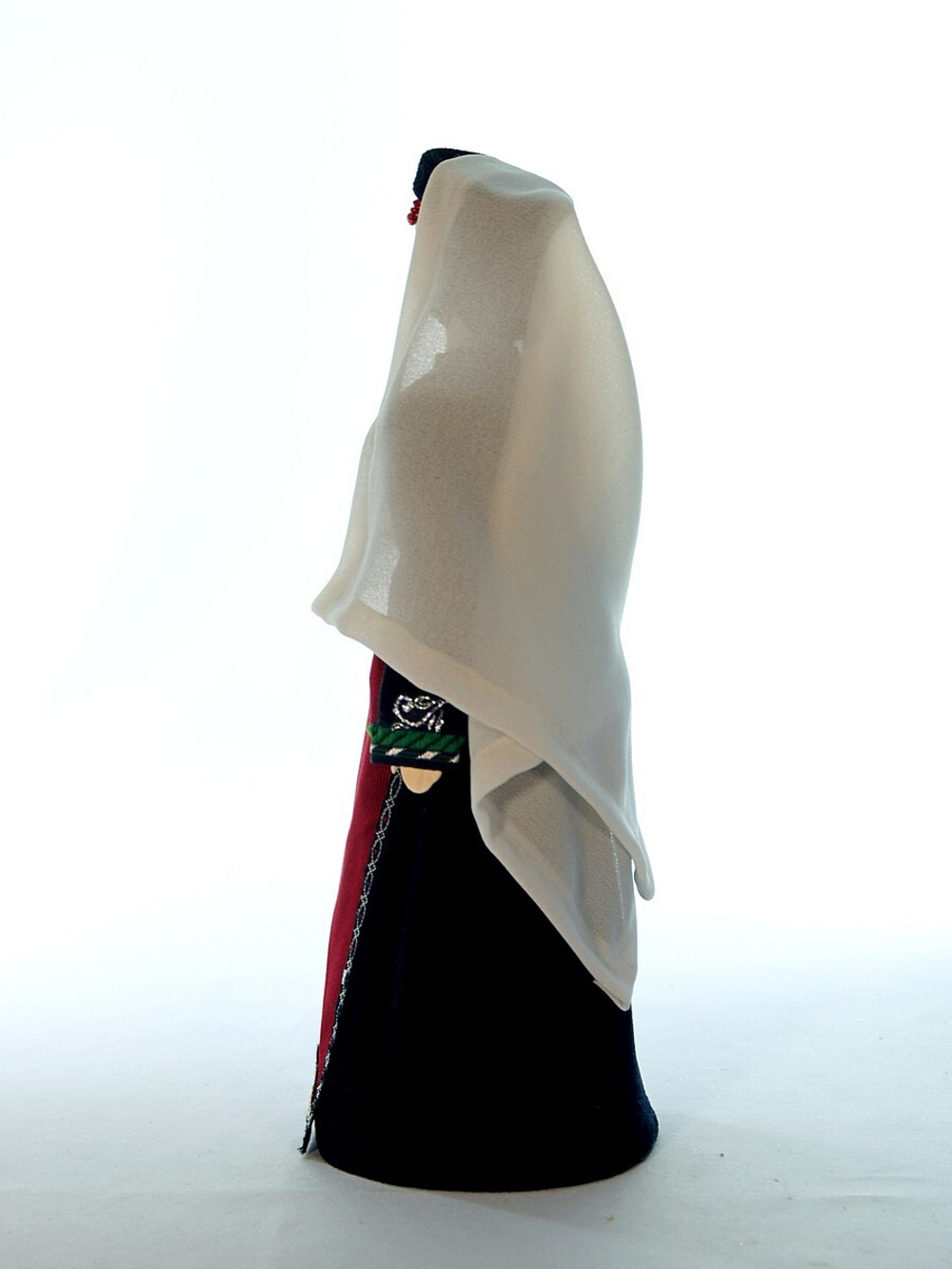 Кукла коллекционная Армянка в женском традиционном костюме.