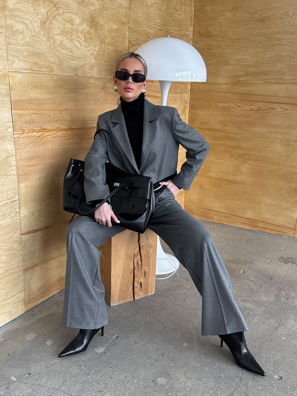 Костюм с укороченным пиджаком и резинкой