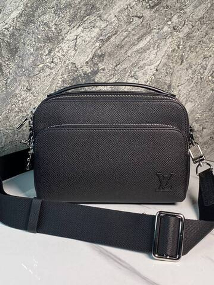 Сумка-мессенджер Louis Vuitton