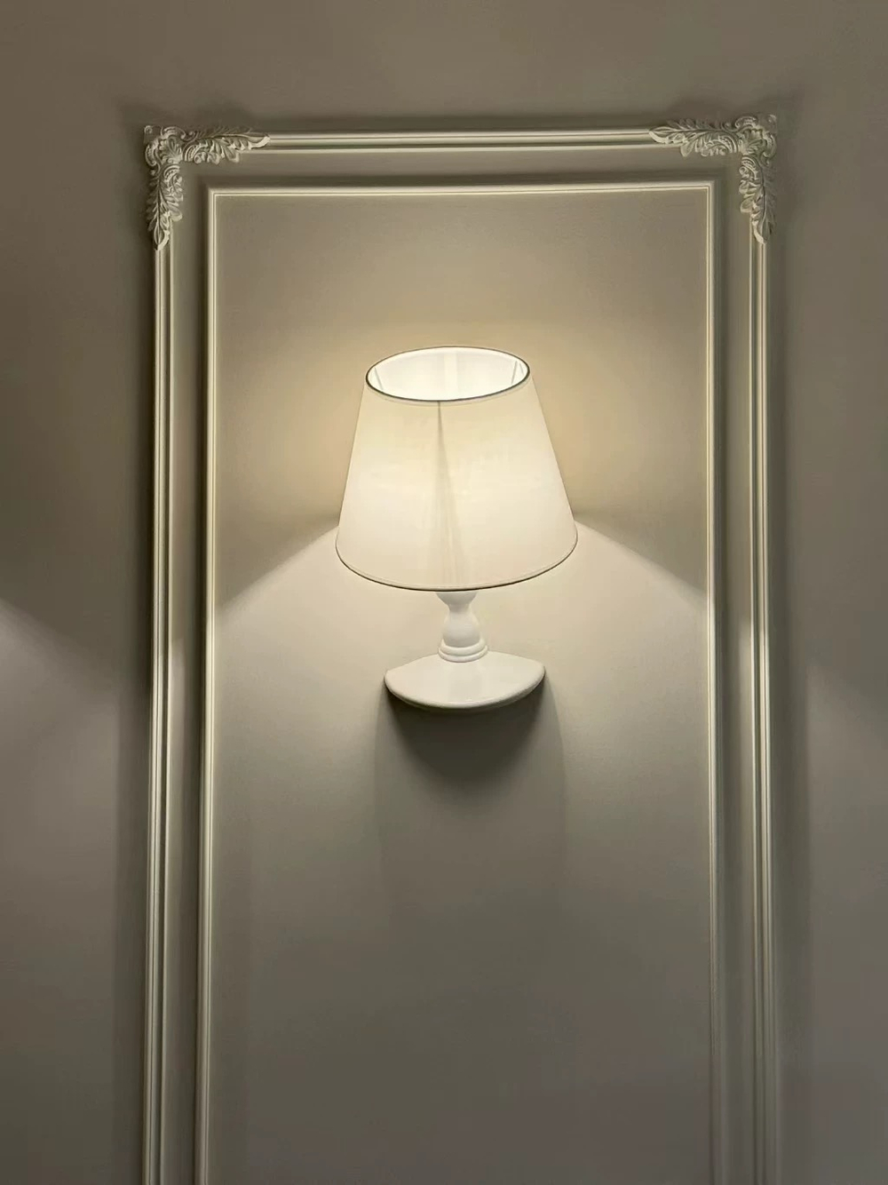 Wall design lamp Titaniс by Charles Trevelyan (white)