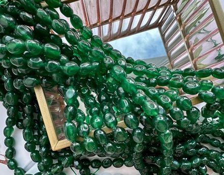 Нить бусин из тонированного кварца 8-9мм (галтовка)