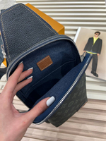 Сумка-слинг Louis Vuitton