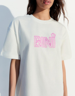 BERSHKA Футболка оверсайз с принтом BINI, белый