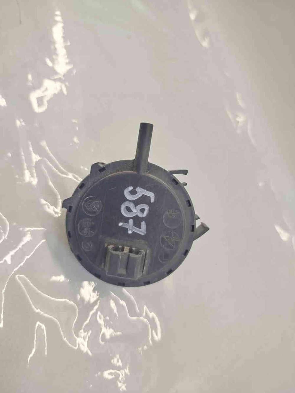 587 Датчик уровня воды (Прессостат) для стиральной машины Indesit-Ariston 7680004 80/55-380 б/у