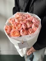 Букет из кустовых пионовидных роз