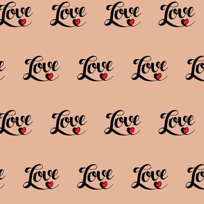 Надпись Love на телесном фоне