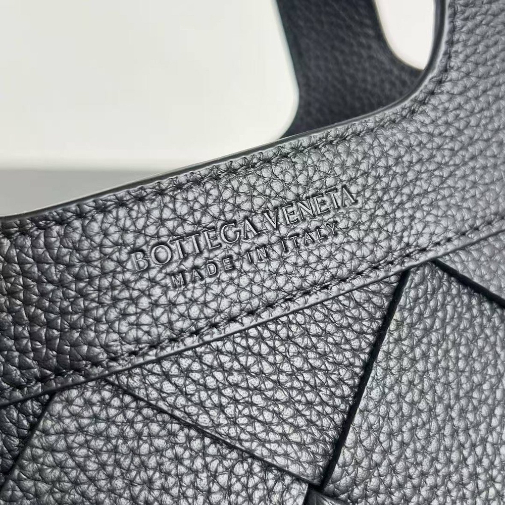 Сумка через плечо Bottega Veneta Small Diago Tote