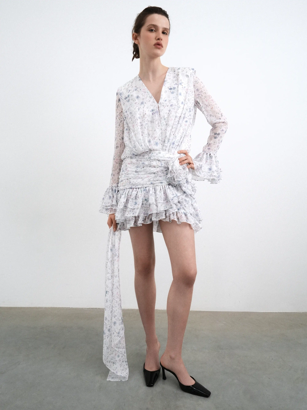 Мира мини (Mira mini), платье мини из молочного шифона с цветочным принтом