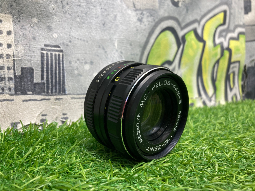 MC Helios-44M-5
