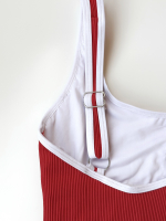 Красный купальник слитный в рубчик, размер XL