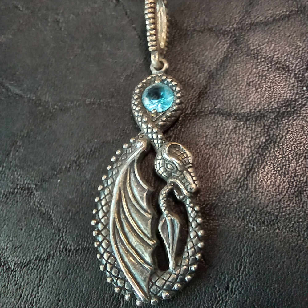 Подвеска. Крылатый Змий