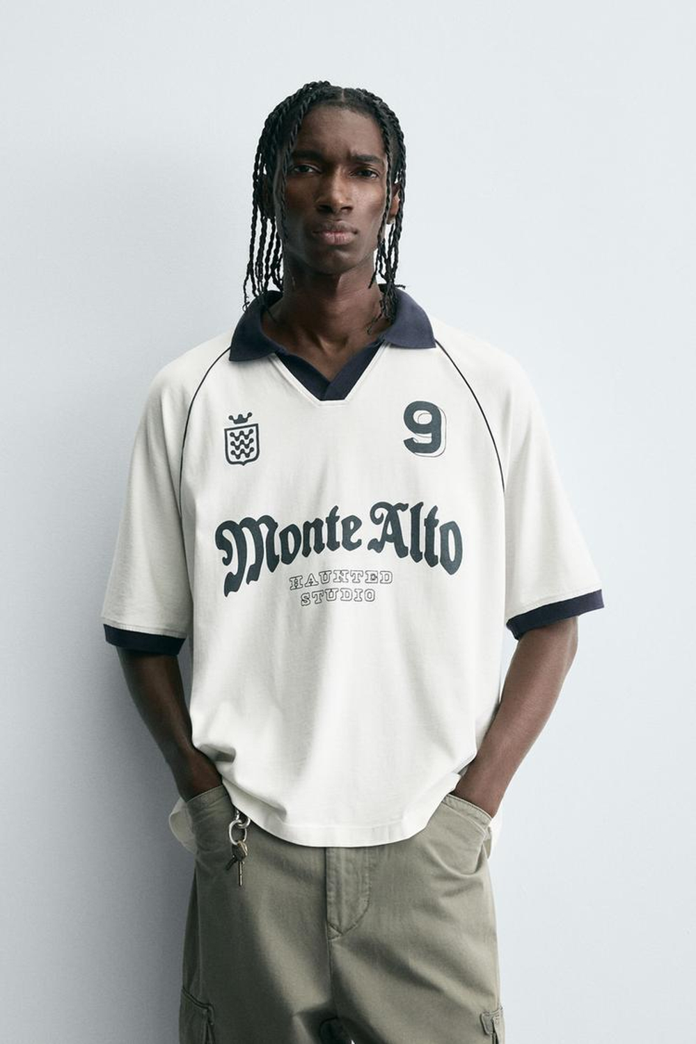 ZARA ПОЛО С РЕТРО-ФУТБОЛЬНЫМ ПРИНТОМ, БЕЛЫЙ