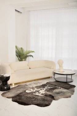 Ковер Мосси черно-белого цвета из шести шкур