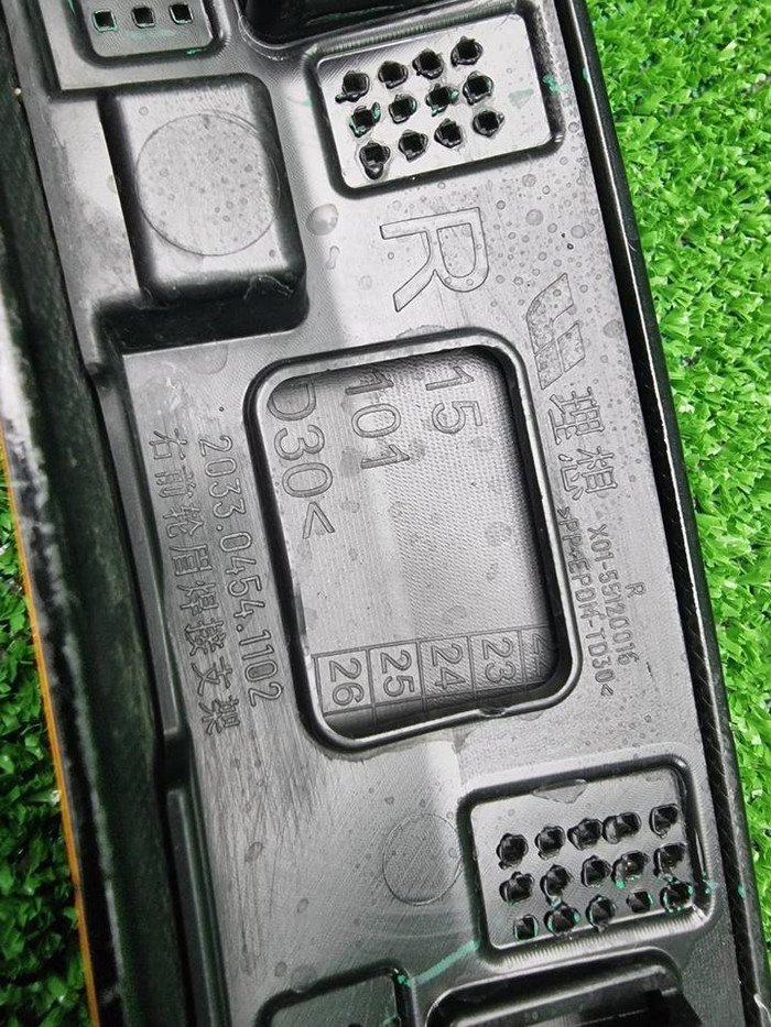 Расширитель передний правый Lixiang L9 (2022-н.в.)