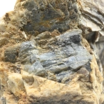 Корунд сапфир в породе 36*32*25 мм, 32 гр.