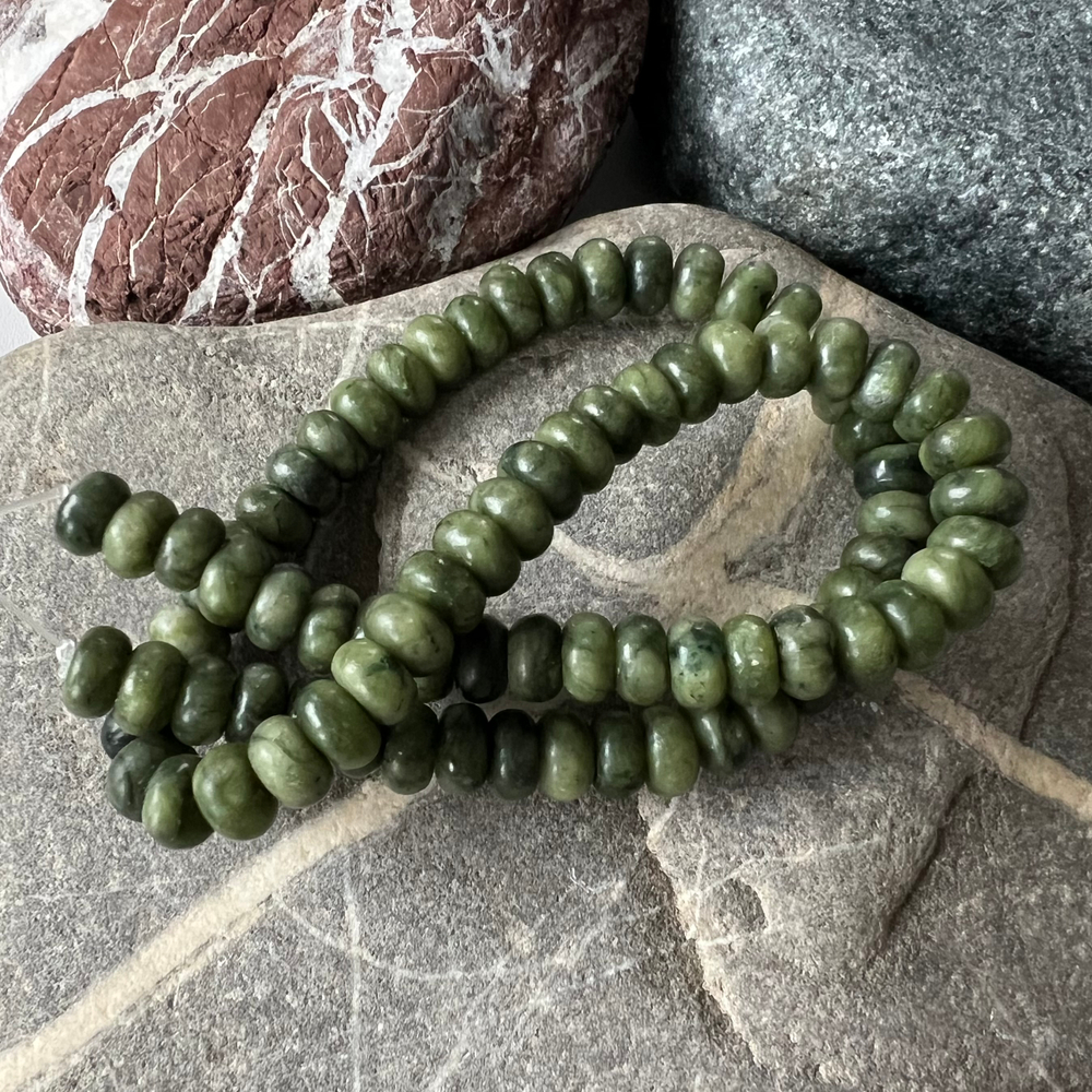 Нефрит. Камни для изделий на заказ. Цена зависит от вида заказанного изделия