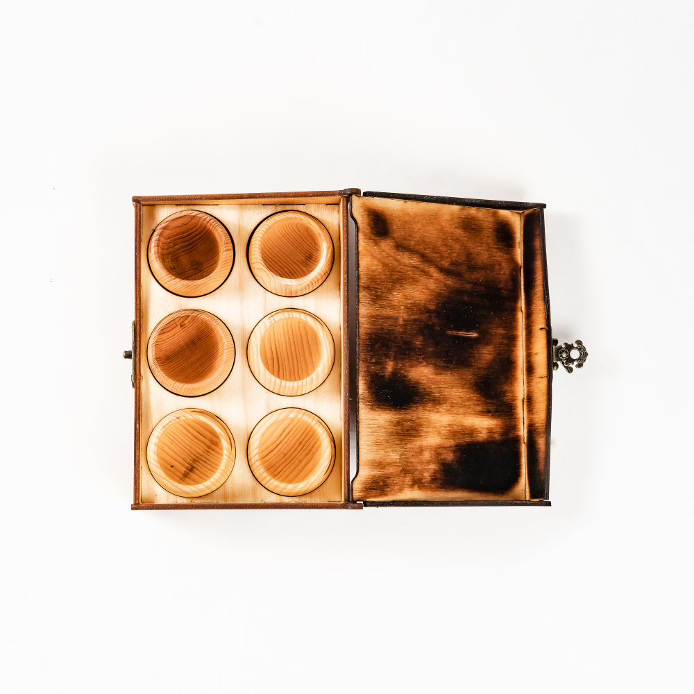 Подарочный набор рюмки (стопки) из древесины кедра в шкатулке PK47