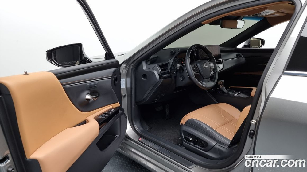 Lexus ES300h 7 Generation Luxury Plus (01.2023)