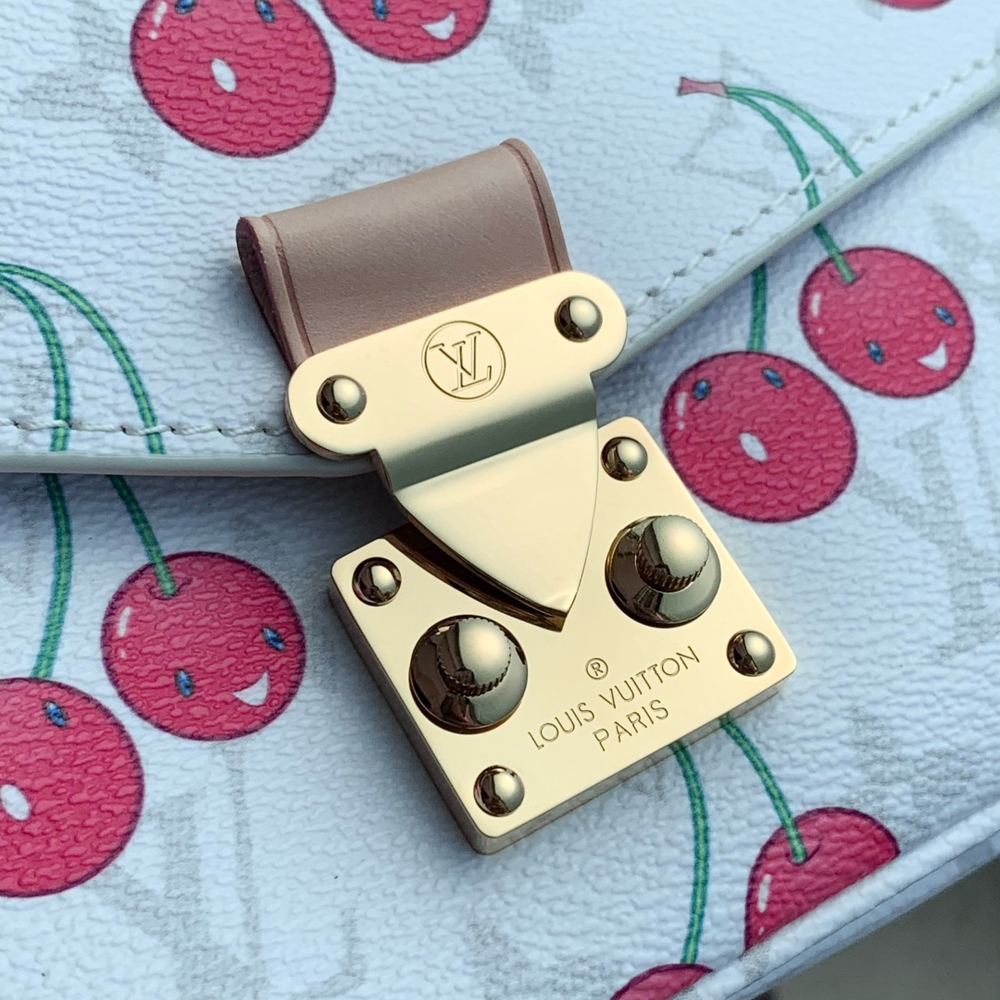 Louis Vuitton Pochette Metis East West