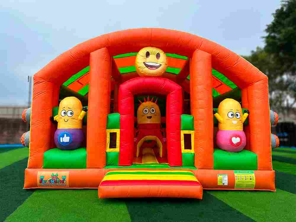 Коммерческий надувной батут с крышей «Смайлики», 10*6*6 м