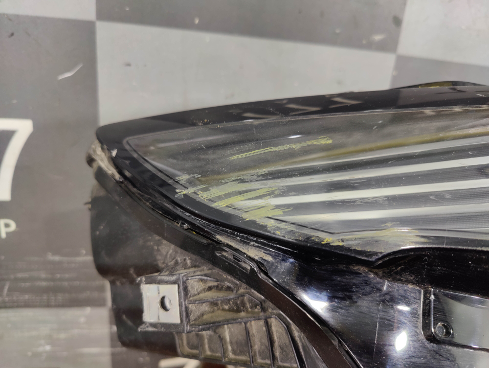 Фара правая LED Mazda CX-30 19-нв Б/У Оригинал DFR751030