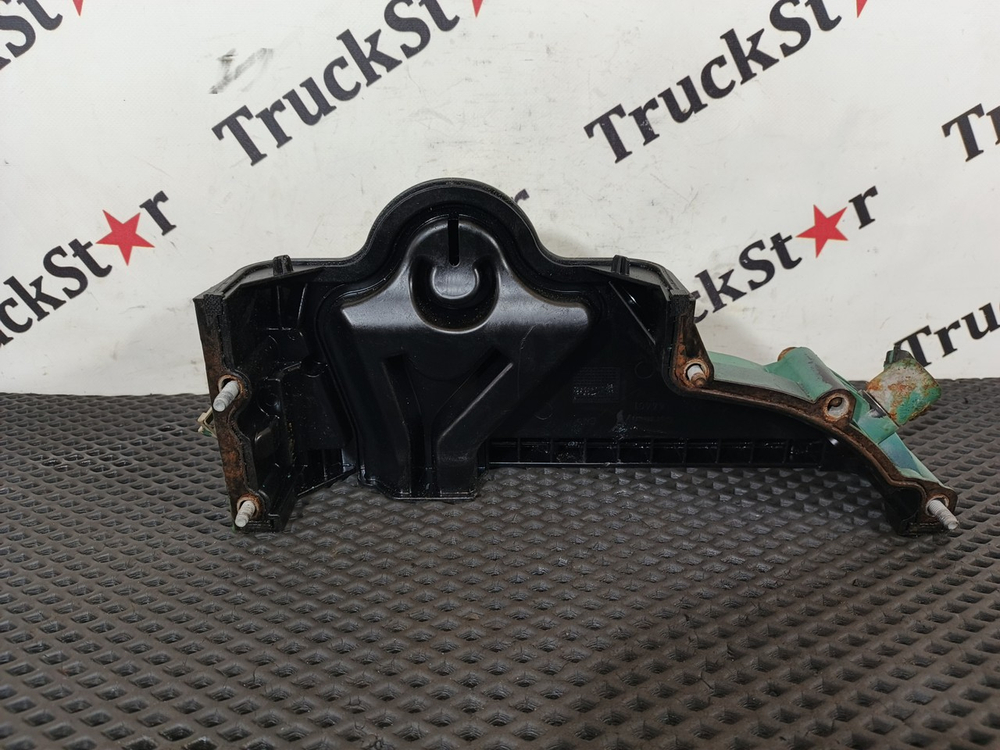 Крышка плиты двигателя 2016г.